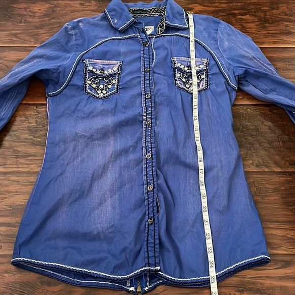 Roar Ari ll Blue With Pink Hues Distressed Embroidered Embellished Shirt Rodeo - Picture 6 of 13